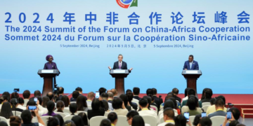 onférence de presse conjointe avec la ministre sénégalaise des Affaires étrangères, Yassine Fall, et le ministre des Affaires étrangères de la République du Congo, Jean-Claude Gakosso.